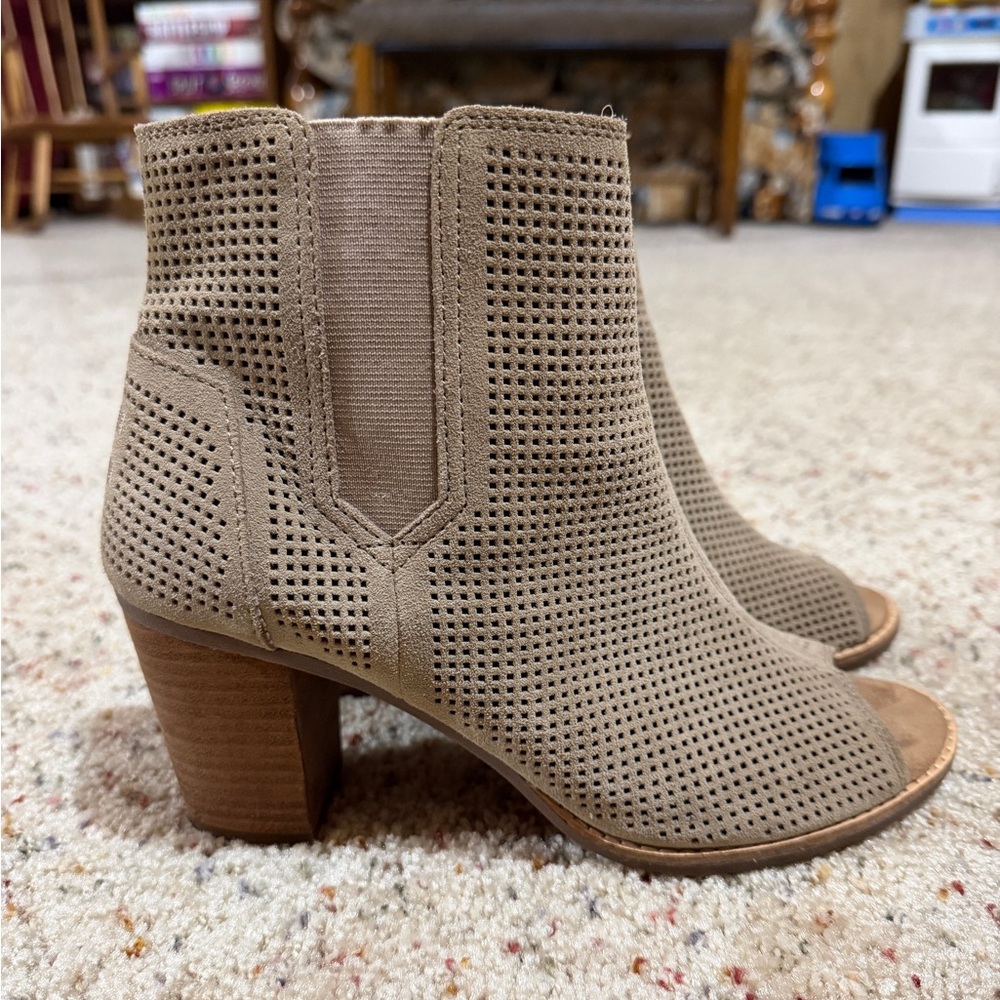 Tom’s Booties - Picture 2 of 6
